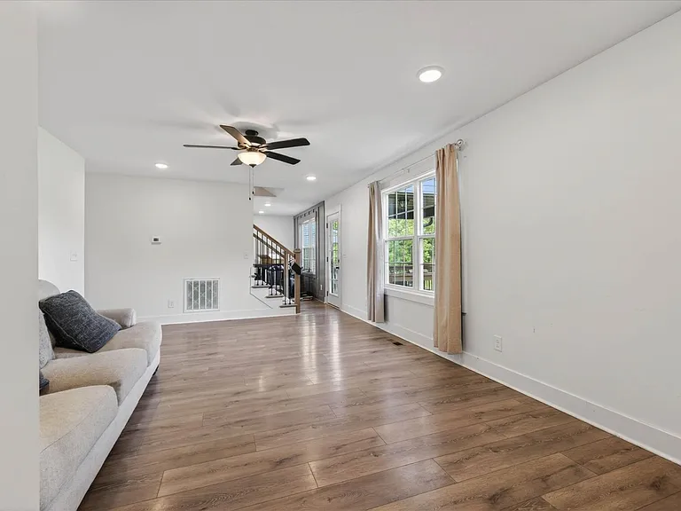 542 Judah Cir — Photo 17