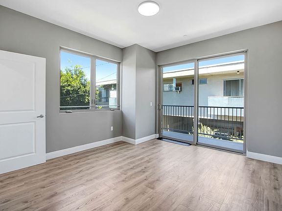 5th image of 11753 Iowa Ave #201