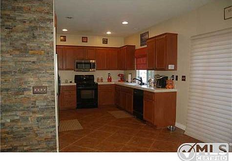 4th image of 279 Glendale Ave