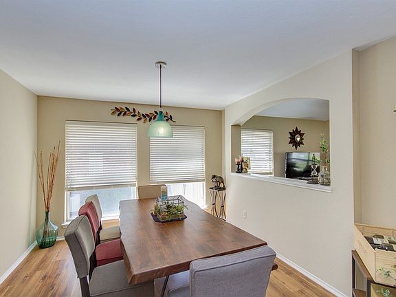 3rd image of 1007 Woodview Dr