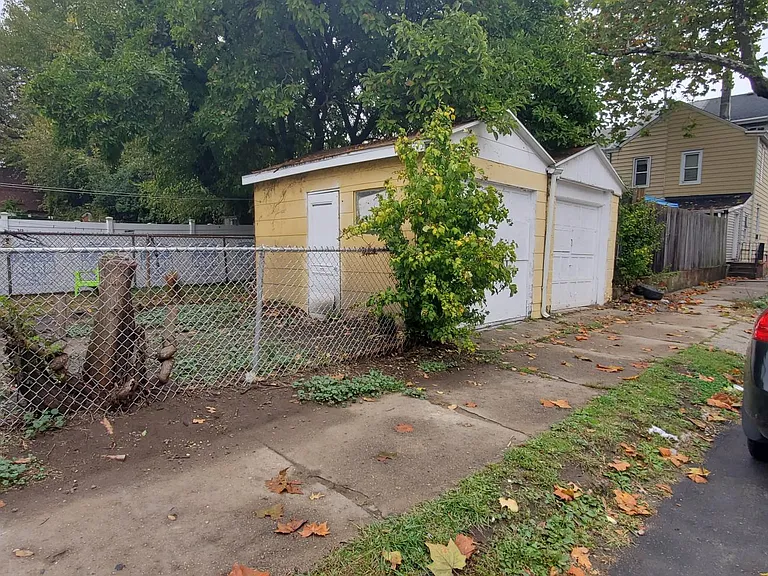66 Woolverton Ave — Photo 7