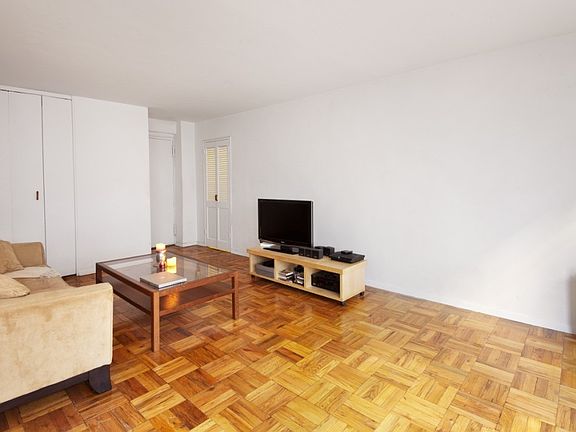 3rd image of 55 E 9th St APT 3P