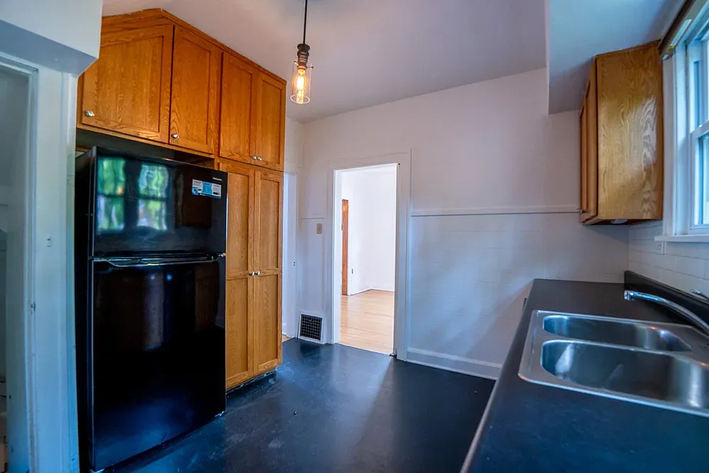 5 bed, 1.5 bath, 1584 sqft, $5,200 — Photo 4