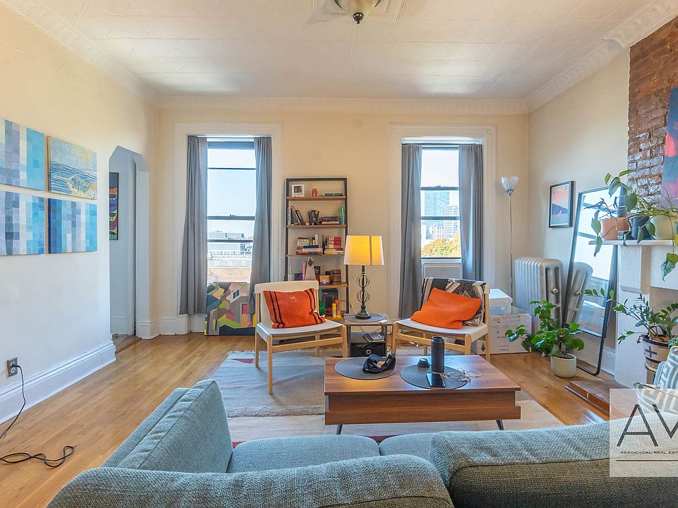 1st image of 71 Underhill Ave #D