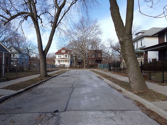 4th image of 2710 E 76th Pl