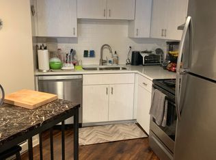 9055 Gross Point Rd, Skokie, IL 60077