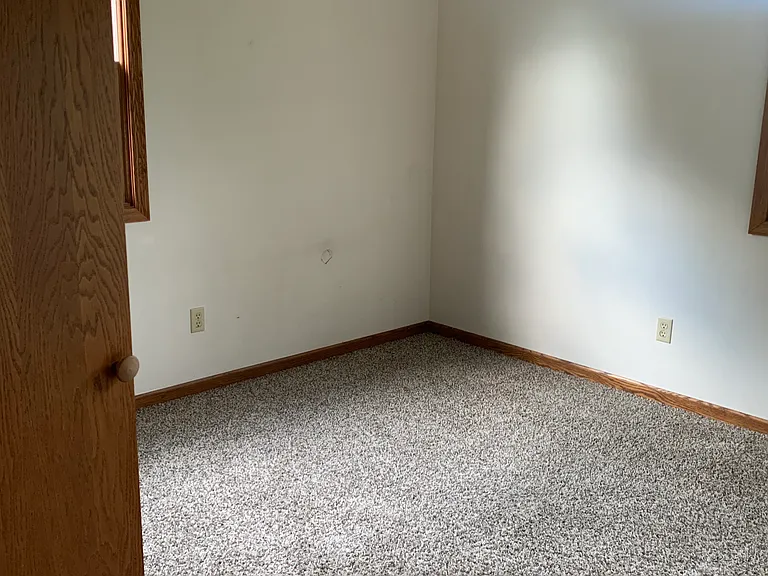 8710 S 11th Ave — Photo 6