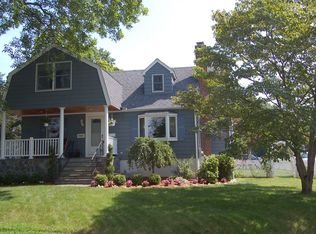 155 Oldfield Dr, Fairfield, CT 06824
