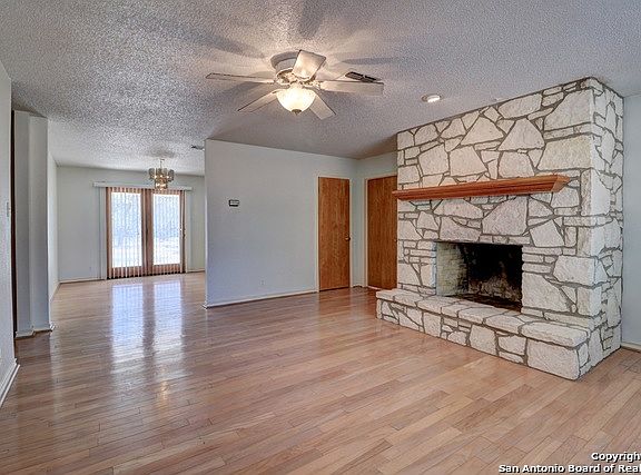 4th image of 703 Eagle Creek Dr
