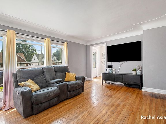 4th image of 1915 Galewood Ave SW
