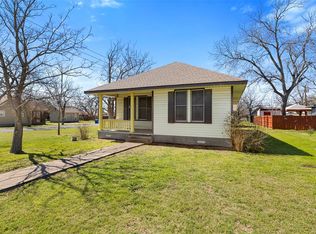 303 Vernon St, Taylor, TX 76574