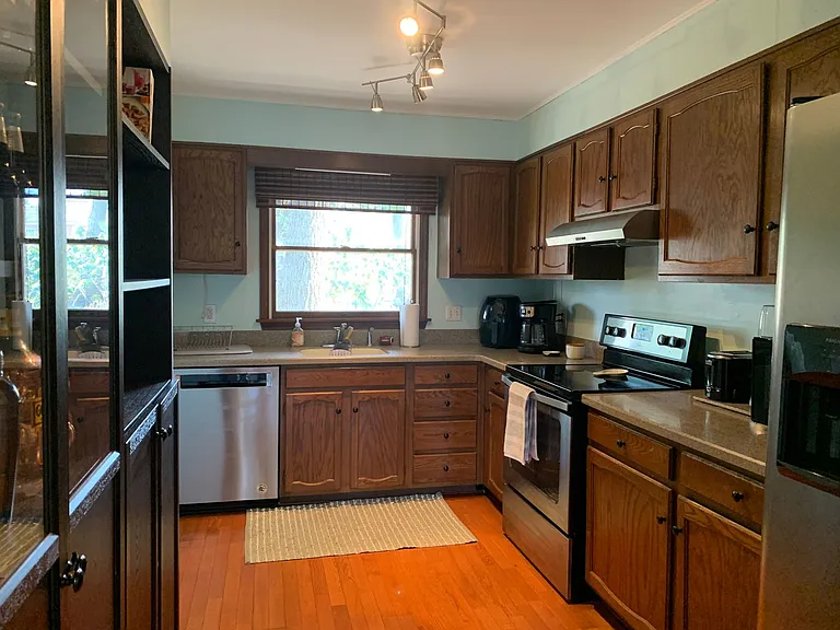 136 Haverford Cir — Photo 7