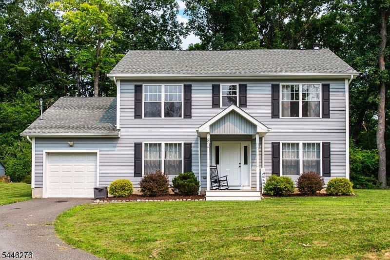 1st image of 8 Spruce Dr
