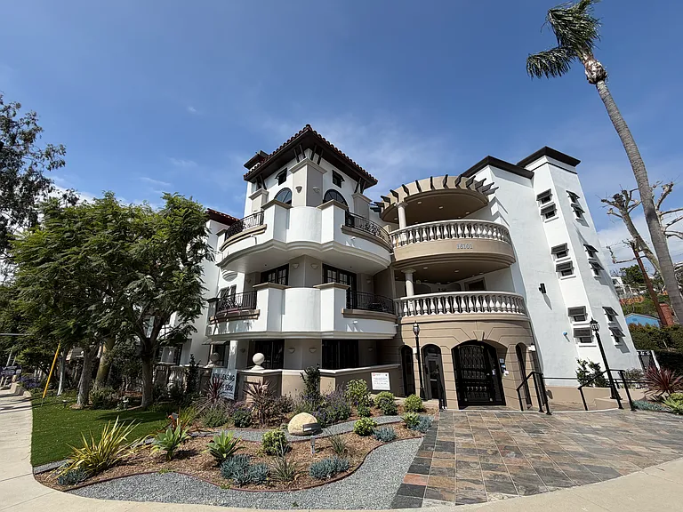 16101 Sunset
23 unit apartment building