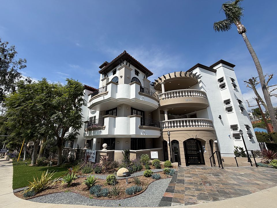 16101 Sunset
23 unit apartment building