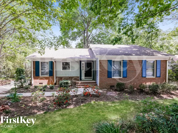 4914 Chestnut Lake Dr, Charlotte, NC 28227