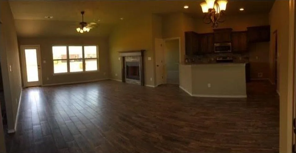 3 bed, 1484 sqft, $1,900 — Photo 3