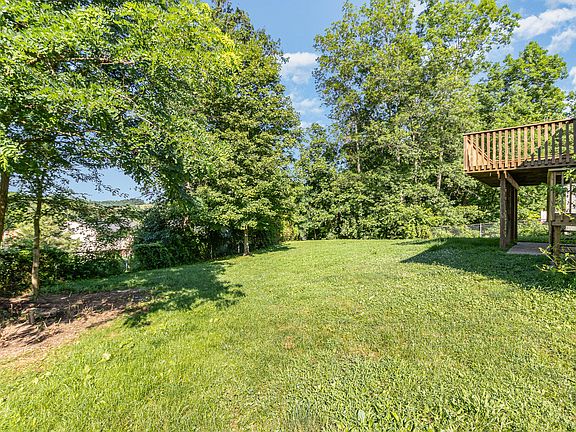 5th image of 9 N Rosewood Ct