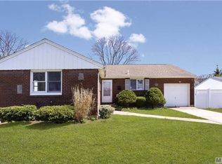 1581 Washington Ave, Seaford, NY 11783
