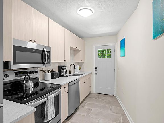 5th image of 3118 McGee St #4