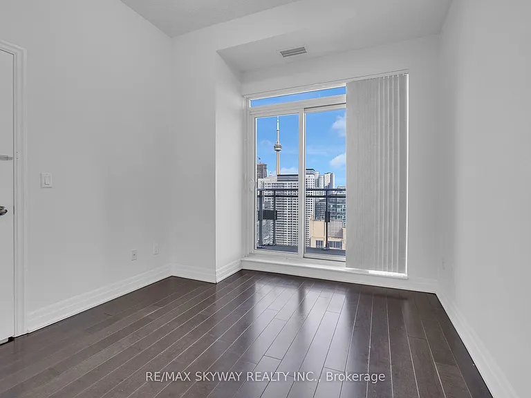 628 Fleet St #LPH03 — Photo 24