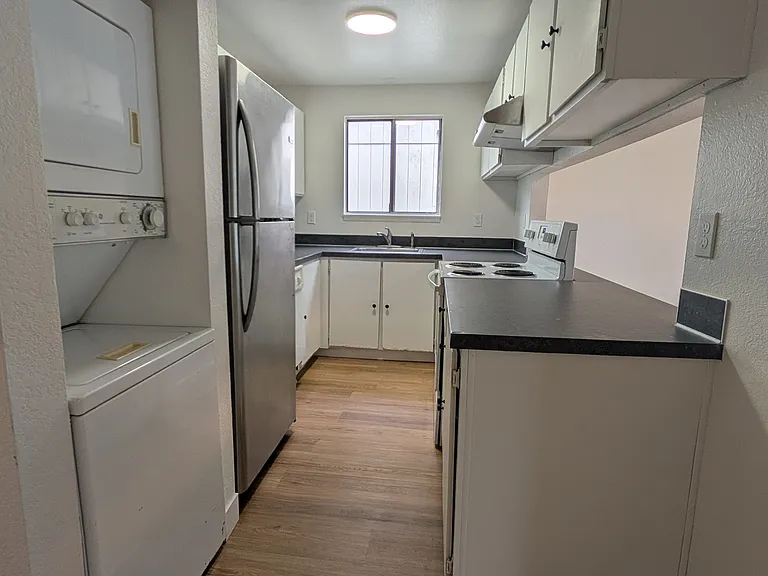 2826 D Pl SE #C — Photo 5