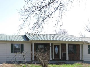 470 Bank St, Tellico Plains, TN 37385