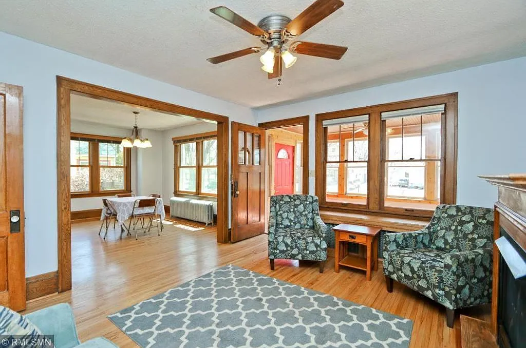 6 bed, 2981 sqft, $3,400 — Photo 2