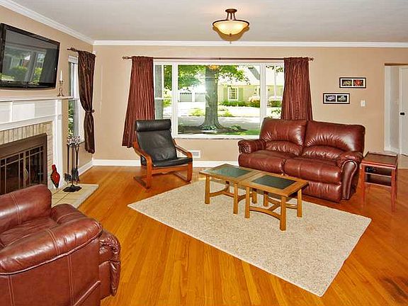 5th image of 5933 Rosslyn Ave