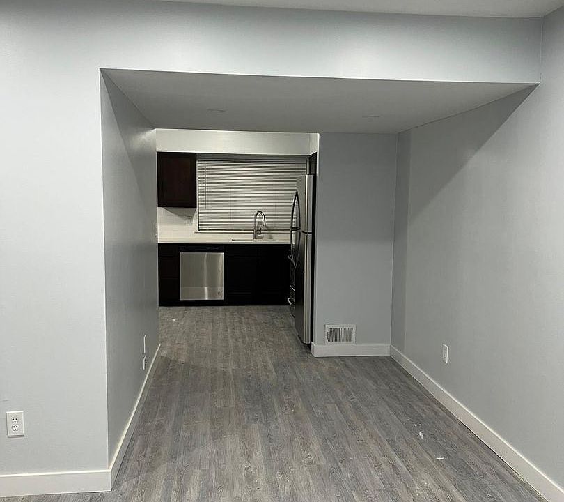 1st image of 255 Woodlake Manor Dr
