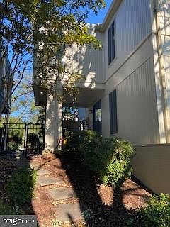 1st image of 1823 N Shore Ct