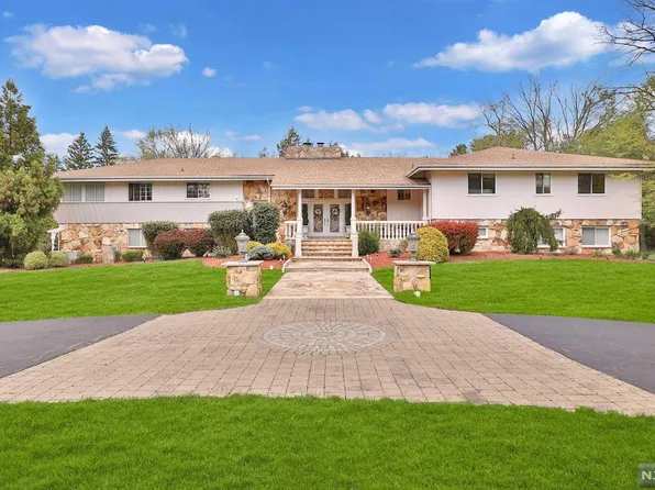 4 Tudor Rd, Old Tappan, NJ 07675