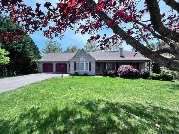 27 Martha Ln, Staunton, VA 24401