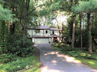 7 Stonegate Rd, Ballston Lake, NY 12019