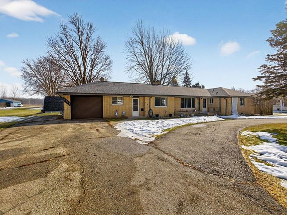 4th image of 7258 N Center Rd