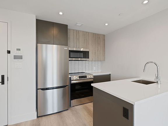 2nd image of 2605 Snyder Ave #4