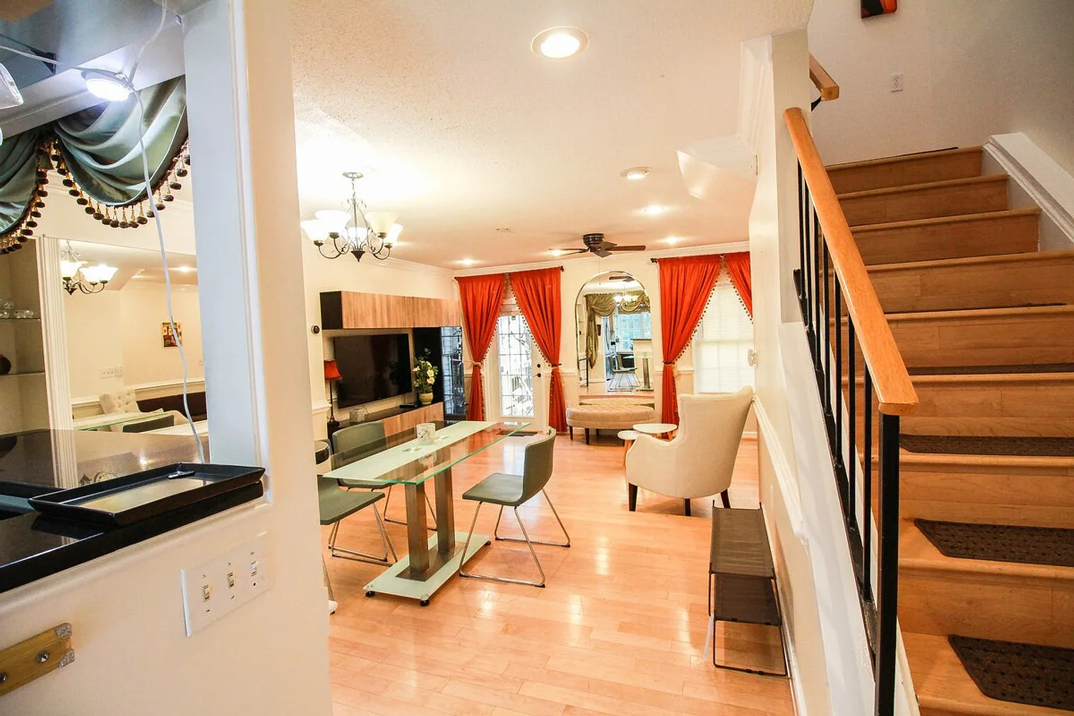 3 bed, 1.5 bath, $6,430 — Photo 3