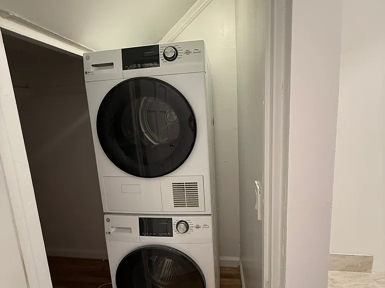 243 W 14th St #1R — Photo 9