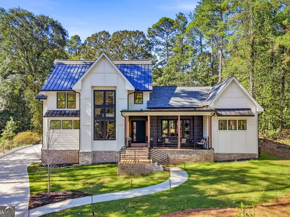 450 Dix Lee On Dr, Fayetteville, GA 30214