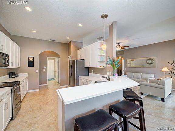 5th image of 513 NW Fetterbush Way
