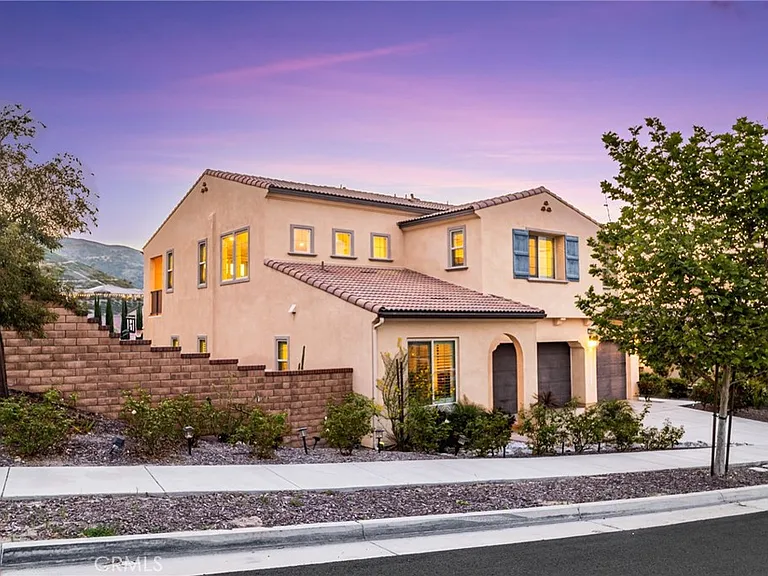 2413 Sierra Bella Dr — Photo 1