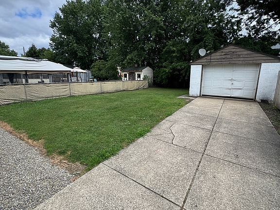 Driveway/Garage/Yard