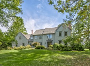 2 Capoolong Creek Rd, Pittstown, NJ 08867