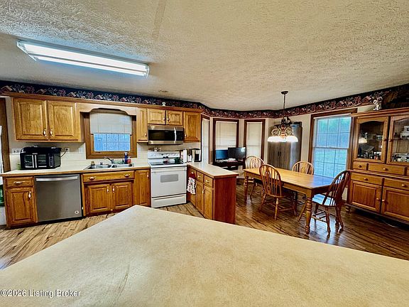 5th image of 6693 Chaplin Rd