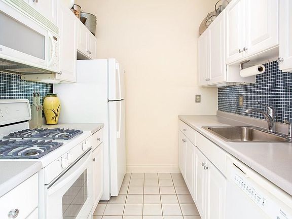 5th image of 275 Cypress St APT 305