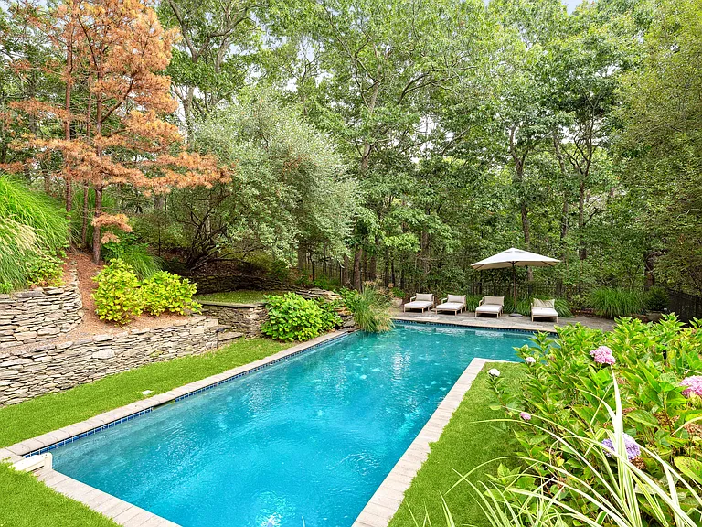 1620 Deerfield Rd — Photo 2