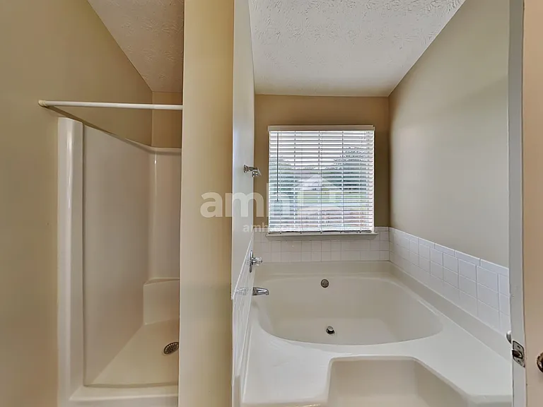602 Thrasher Ct — Photo 16