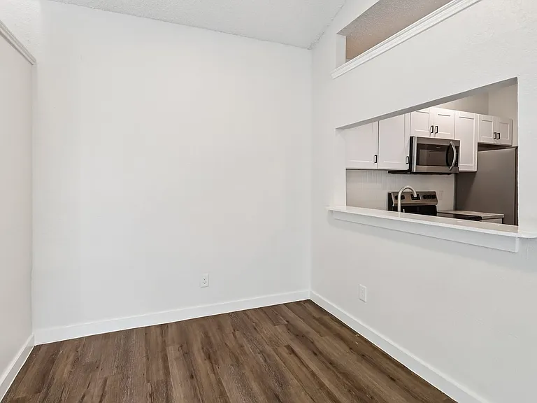 Courtyard Condos — Photo 35