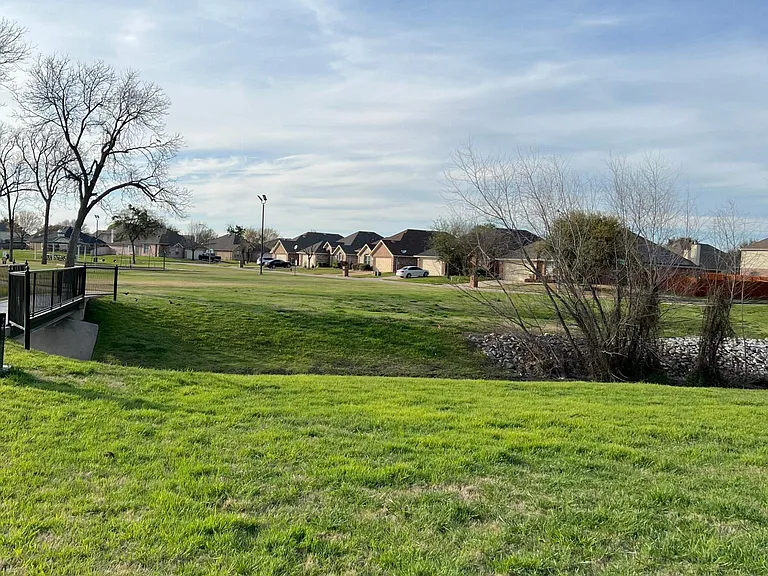 925 Jamie Dr — Photo 64