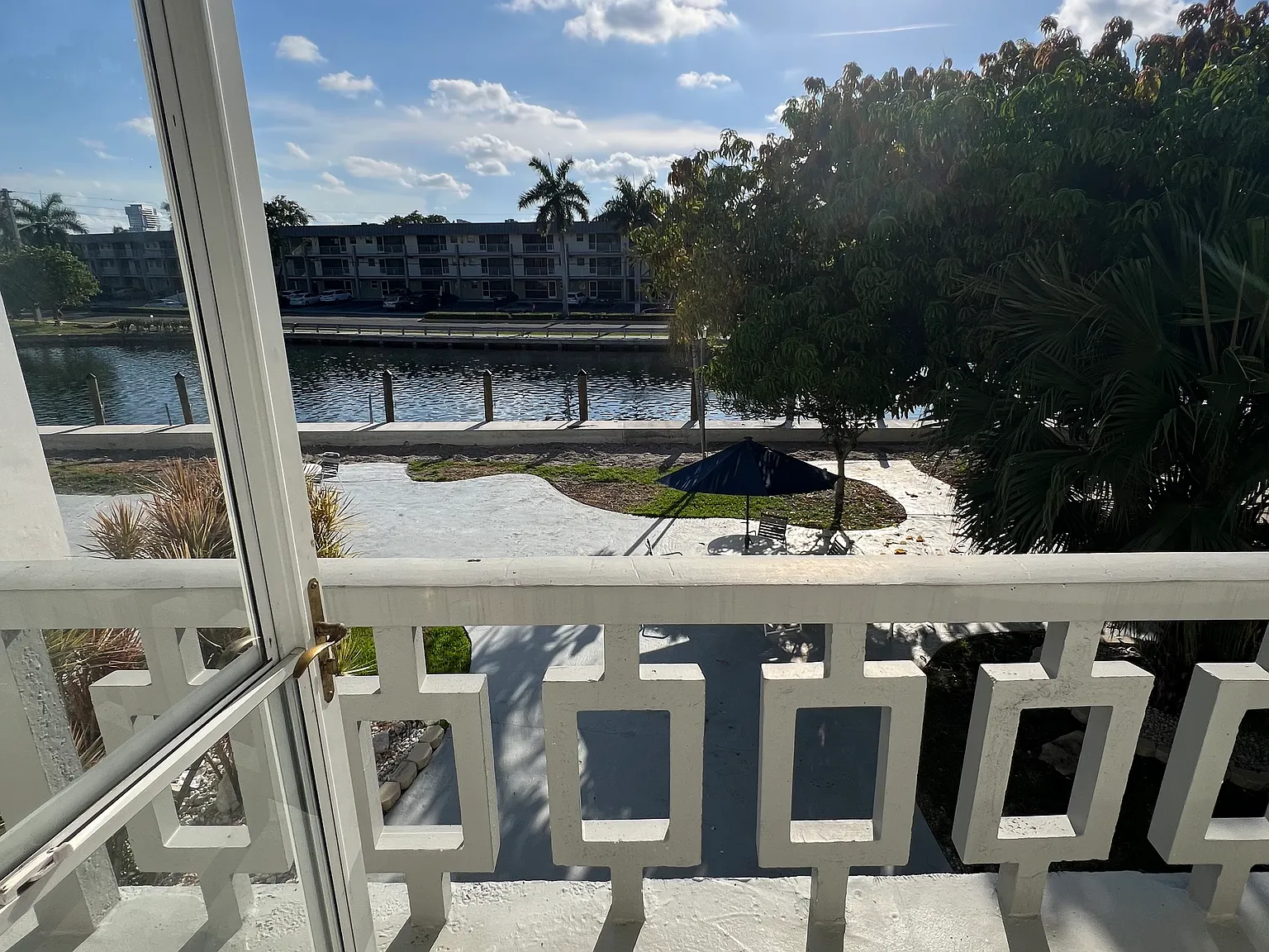 467 Golden Isles Dr — Photo 2